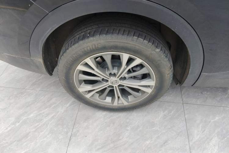 Used Buick Envision 2021 Encore Plus 652T Five-Seat Luxury Model Right Rear Wheel Hub