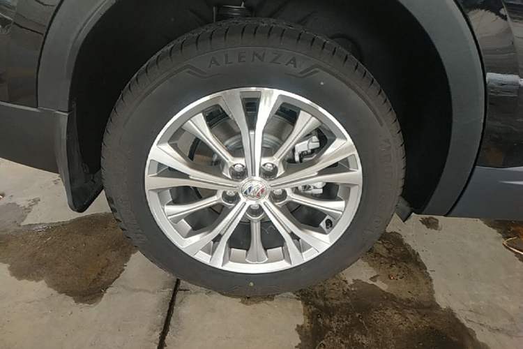 Used Buick Envision 2021 Encore Plus 652T Five-Seat Luxury Model Right Rear Wheel Hub