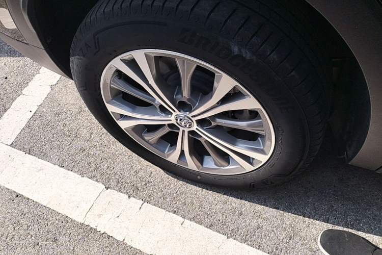 Used Buick Envision 2021 Encore Plus 652T Five-Seat Luxury Model Right Rear Wheel Hub