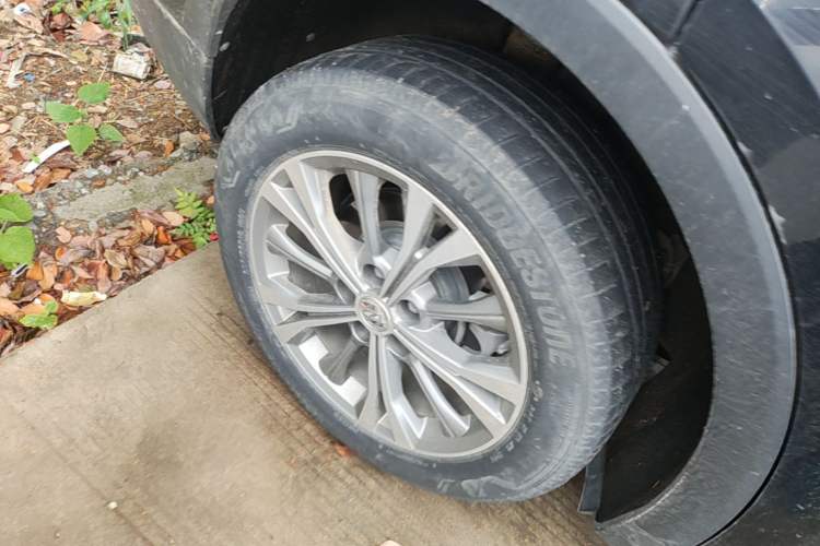 Used Buick Envision 2021 Encore Plus 652T Five-Seat Luxury Model Right Rear Wheel Hub