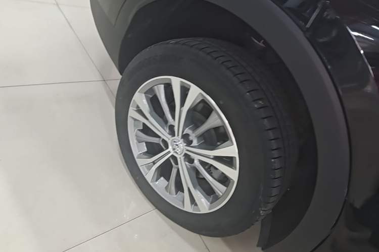 Used Buick Envision 2021 Encore Plus 652T Five-Seat All-Wheel-Drive Luxury Model Right Rear Wheel Hub