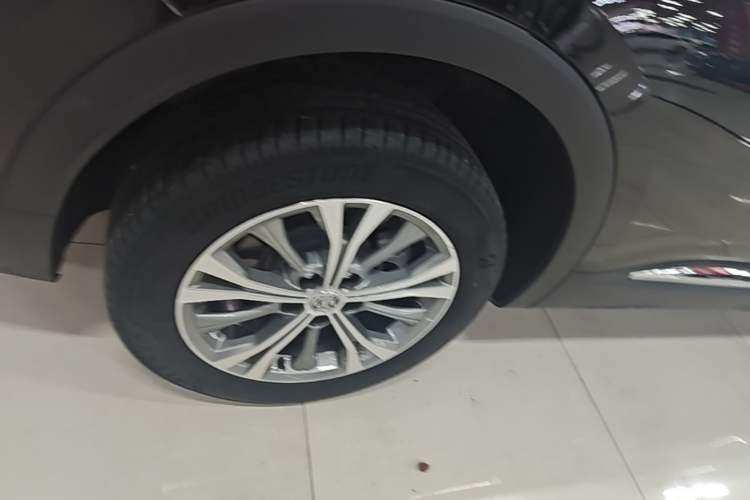 Used Buick Envision 2021 Encore Plus 652T Five-Seat Luxury Model Right Rear Wheel Hub