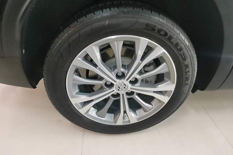 Used Buick Envision 2021 Encore Plus 652T 7-Seat Luxury Model Right Rear Wheel Hub