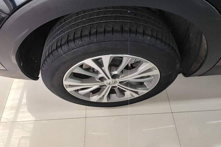 Used Buick Envision 2021 Encore Plus 652T Five-Seat Luxury Model Right Rear Wheel Hub