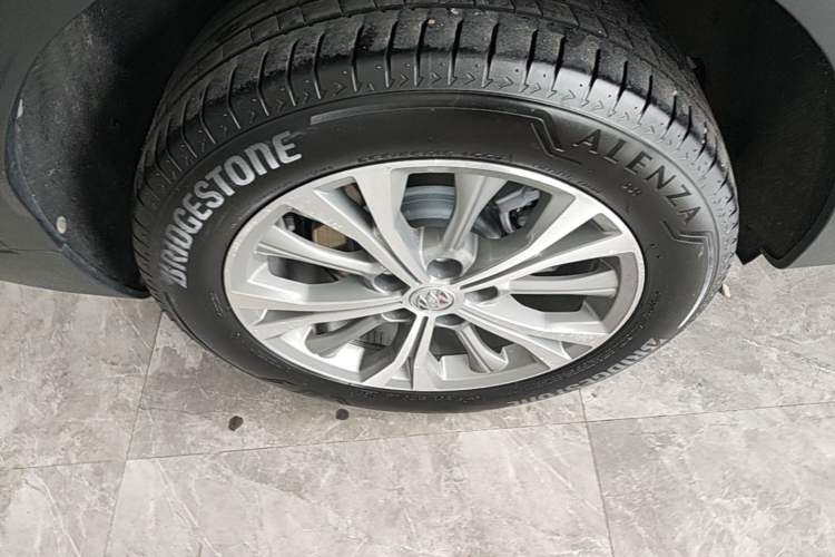 Used Buick Envision 2021 Encore Plus 652T Five-Seat Luxury Model Right Rear Wheel Hub