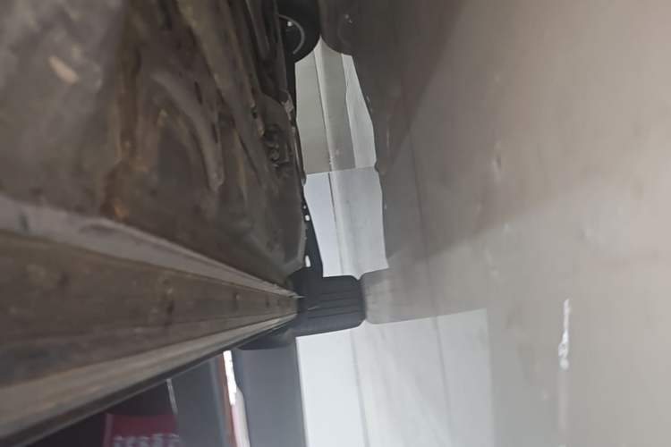 Used Buick Envision 2021 Encore Plus 652T Five-Seat All-Wheel-Drive Luxury Model Right Side Sill