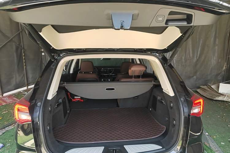 Used Buick Envision 2021 532T Two-Wheel-Drive Luxury Version Trunk