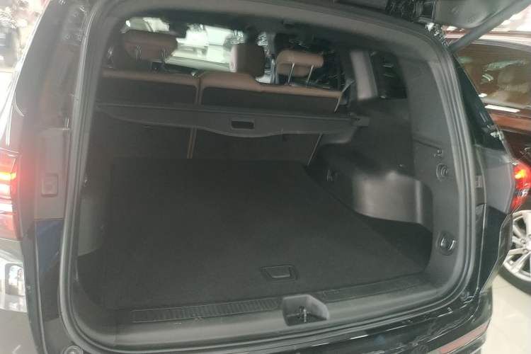 Used Buick Envision 2021 Encore Plus 652T Five-Seat Luxury Model Trunk