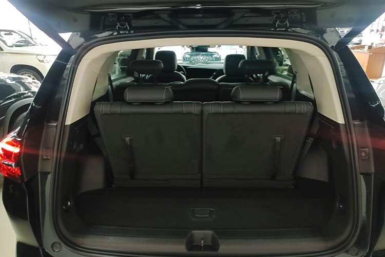 Used Buick Envision 2021 Encore Plus 652T 7-Seat Luxury Model Trunk