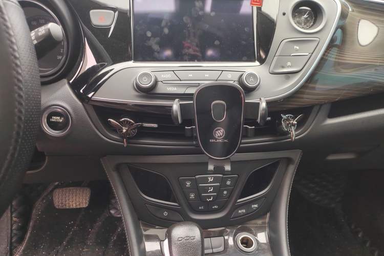 Used Buick Envision 2021 532T Two-Wheel-Drive Leading Version Audio And AC Panel