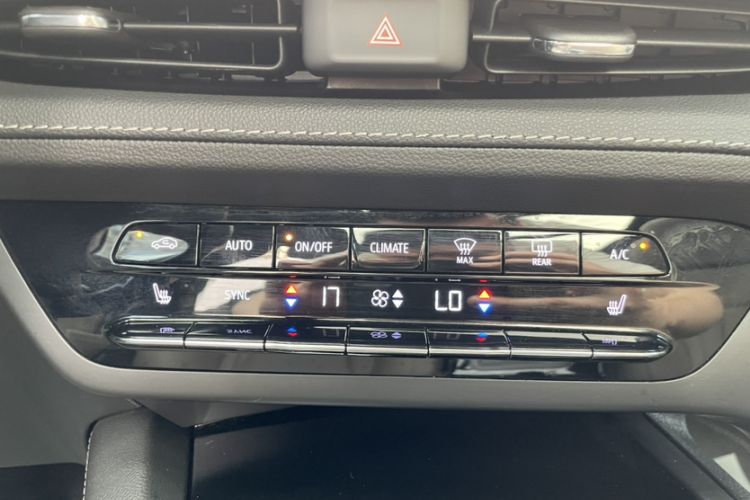 Used Buick Envision 2021 Encore Plus 652T Five-Seat Luxury Model Audio And AC Panel