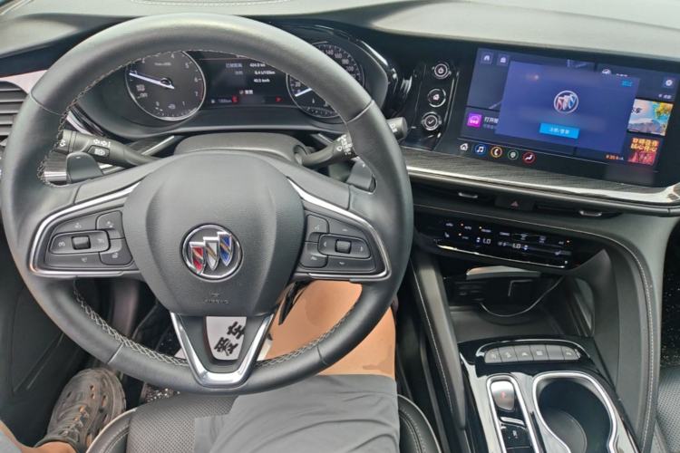 Used Buick Envision 2021 Encore Plus 652T Five-Seat All-Wheel-Drive Luxury Model Center Console
