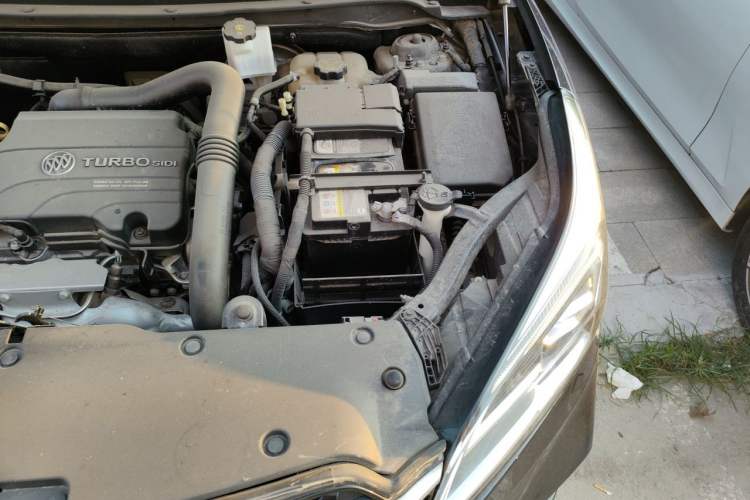 Used Buick Envision 2021 532T Two-Wheel-Drive Elite Version Engine Bay Left