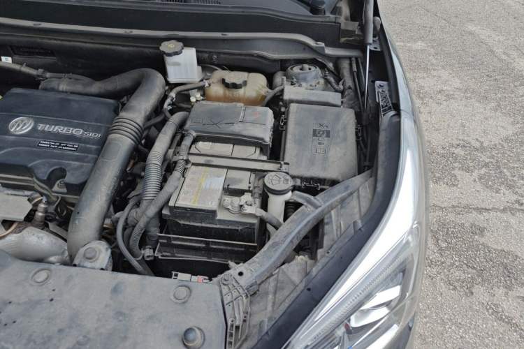 Used Buick Envision 2021 532T Two-Wheel-Drive Elite Version Engine Bay Left