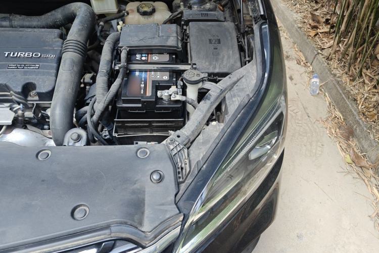 Used Buick Envision 2021 532T Two-Wheel-Drive Elite Version Engine Bay Left