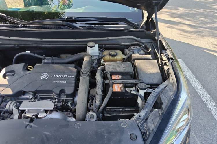 Used Buick Envision 2021 532T Two-Wheel-Drive Elite Version Engine Bay Left