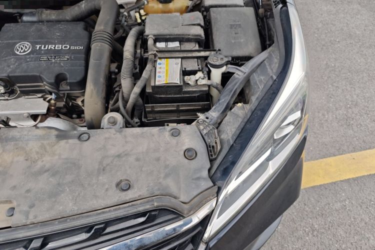 Used Buick Envision 2021 532T Two-Wheel-Drive Elite Version Engine Bay Left