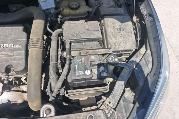 Used Buick Envision 2021 532T Two-Wheel-Drive Elite Version Engine Bay Left