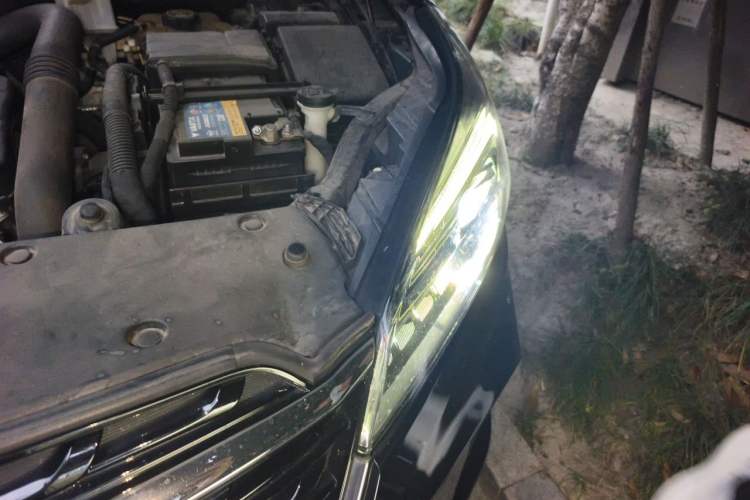 Used Buick Envision 2021 532T Two-Wheel-Drive Elite Version Engine Bay Left