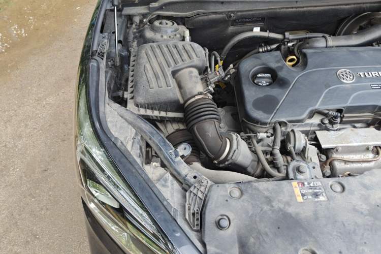 Used Buick Envision 2021 532T Two-Wheel-Drive Elite Version Engine Bay Right