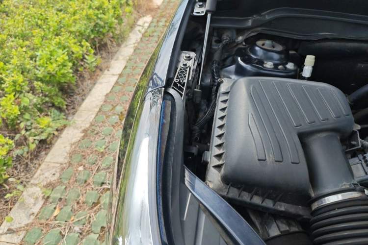 Used Buick Envision 2021 532T Two-Wheel-Drive Elite Version Engine Bay Right
