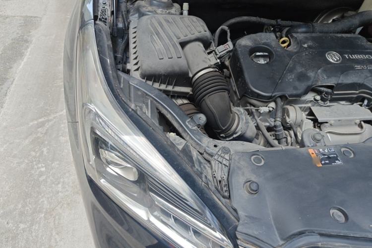 Used Buick Envision 2021 532T Two-Wheel-Drive Elite Version Engine Bay Right