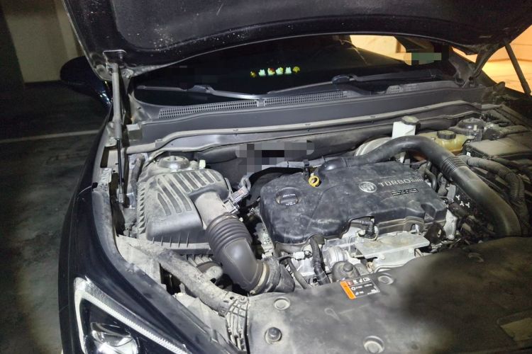 Used Buick Envision 2021 532T Two-Wheel-Drive Luxury Version Engine Bay Right