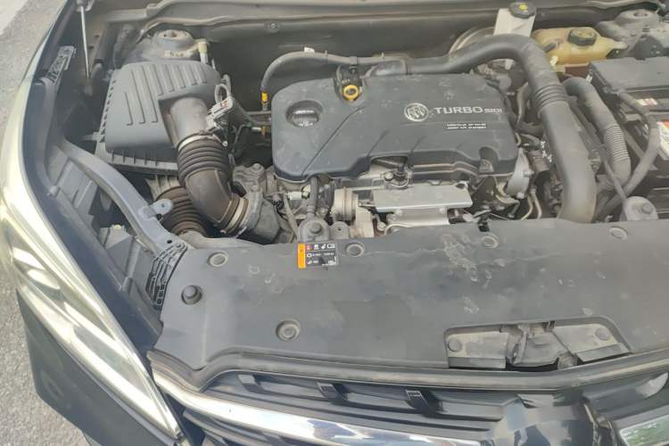 Used Buick Envision 2021 532T Two-Wheel-Drive Luxury Version Engine Bay Right