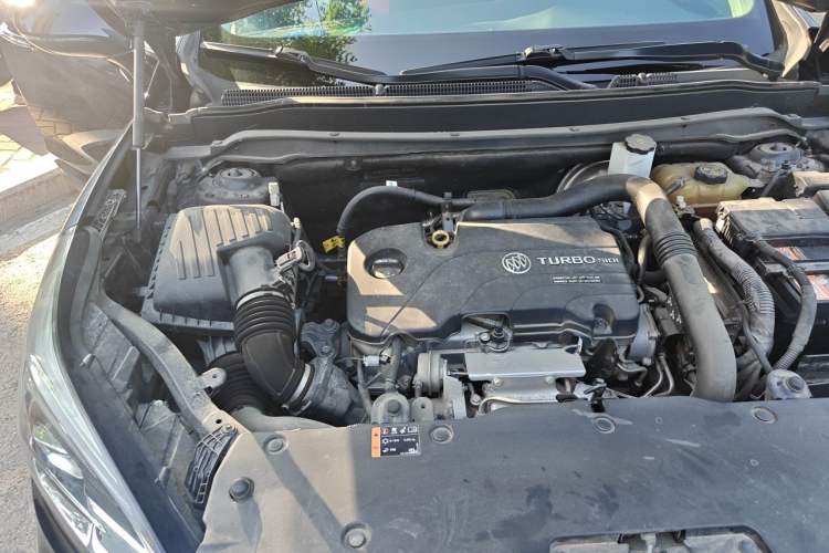 Used Buick Envision 2021 532T Two-Wheel-Drive Elite Version Engine Bay Right