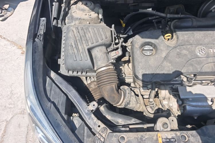 Used Buick Envision 2021 532T Two-Wheel-Drive Elite Version Engine Bay Right