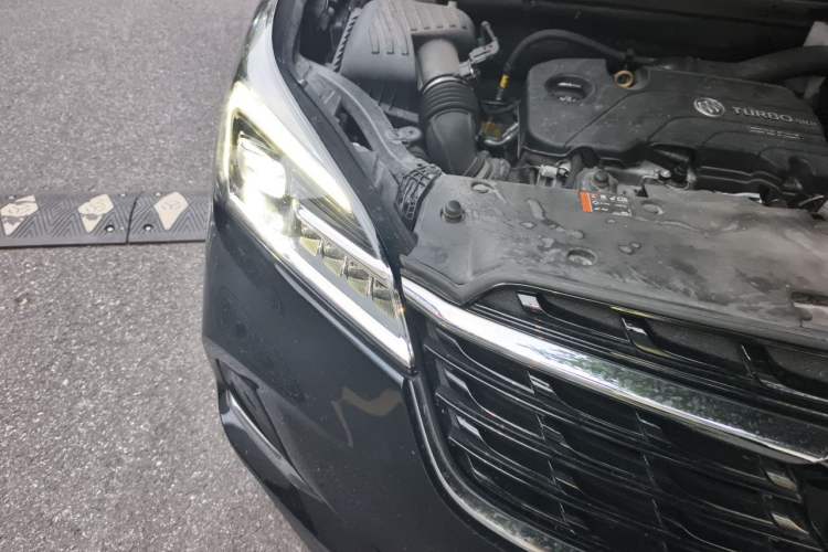 Used Buick Envision 2021 532T Two-Wheel-Drive Elite Version Engine Bay Right