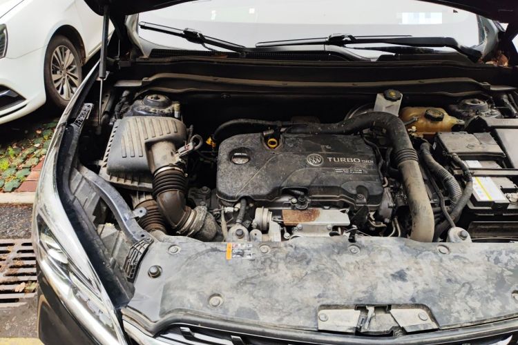 Used Buick Envision 2021 532T Two-Wheel-Drive Luxury Version Engine Bay Right