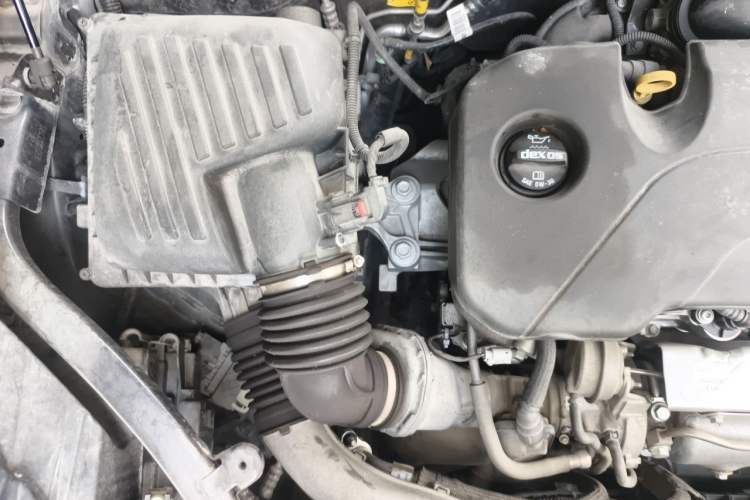 Used Buick Envision 2021 532T Two-Wheel-Drive Luxury Version Engine Bay Right