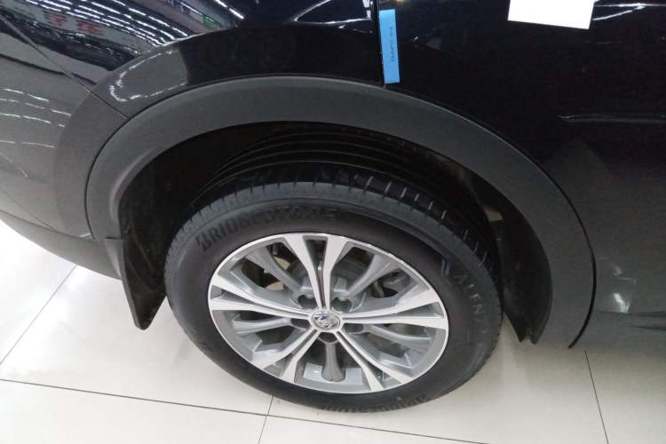 Used Buick Envision 2021 Encore Plus 652T Five-Seat Luxury Model Exterior 5