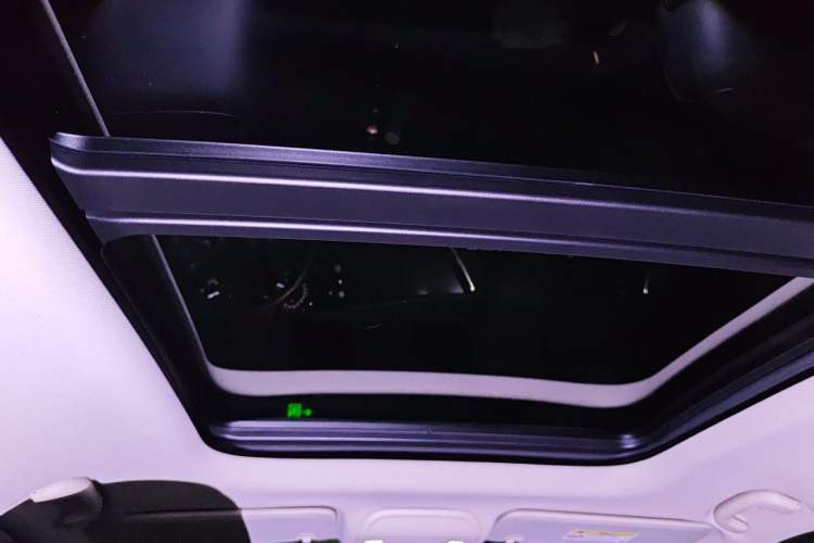 Used Buick Envision 2021 Encore Plus 652T Five-Seat All-Wheel-Drive Luxury Model Headliner