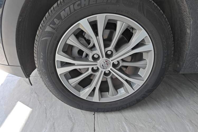 Used Buick Envision 2021 Encore Plus 652T Five-Seat Luxury Model Left Front Wheel Hub