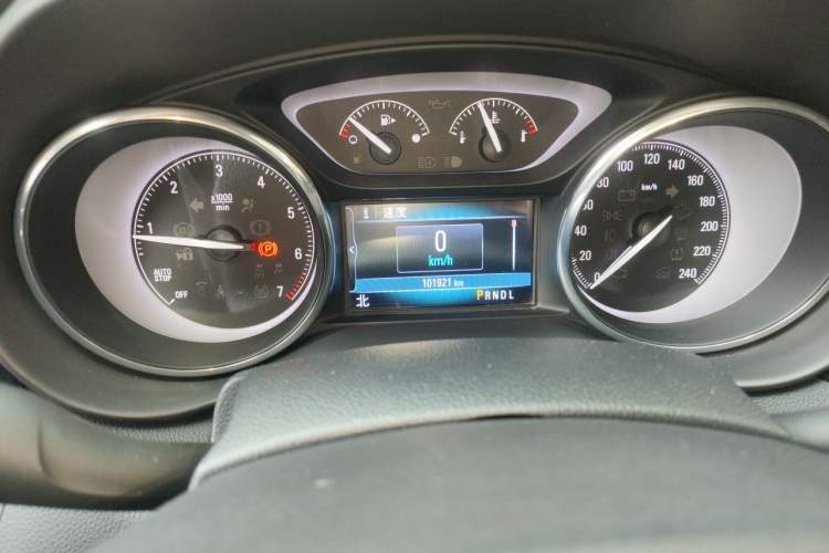 Used Buick Envision 2021 532T Two-Wheel-Drive Elite Version Odometer Close Up
