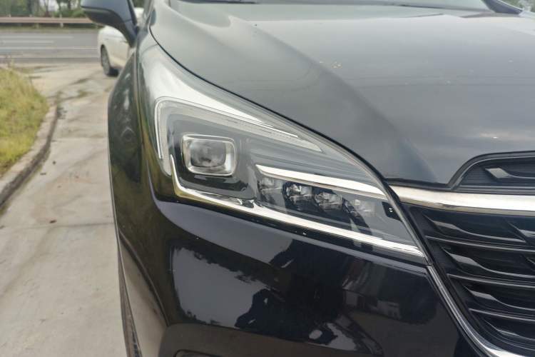 Used Buick Envision 2021 532T Two-Wheel-Drive Elite Version Right Front Headlight