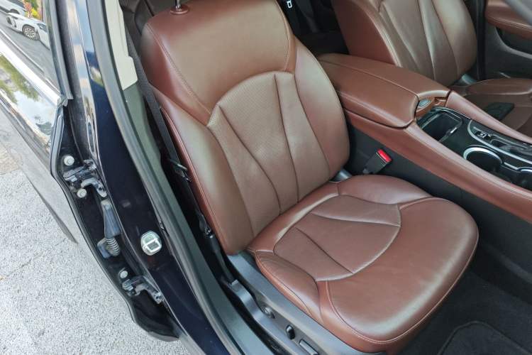 Used Buick Envision 2021 532T Two-Wheel-Drive Luxury Version Right Front Seat