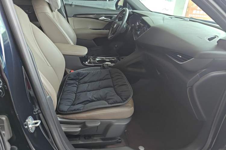 Used Buick Envision 2021 Encore Plus 652T Five-Seat Luxury Model Right Front Seat