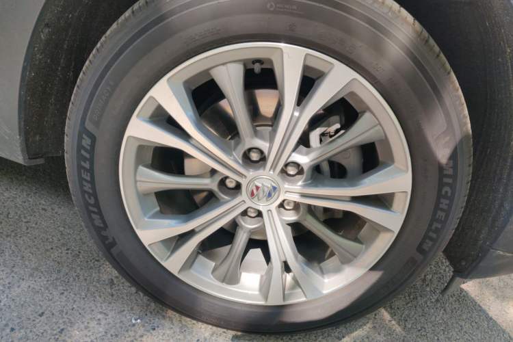 Used Buick Envision 2021 Encore Plus 652T Five-Seat All-Wheel-Drive Luxury Model Right Front Wheel Hub