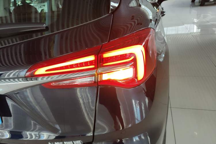 Used Buick Envision 2021 532T Two-Wheel-Drive Elite Version Right Rear Taillight