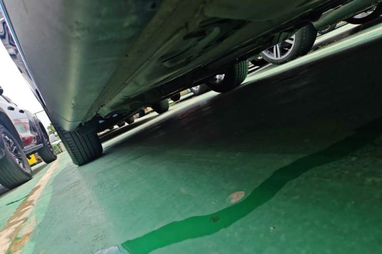 Used Buick Envision 2021 Encore Plus 652T Five-Seat All-Wheel-Drive Luxury Model Right Side Sill