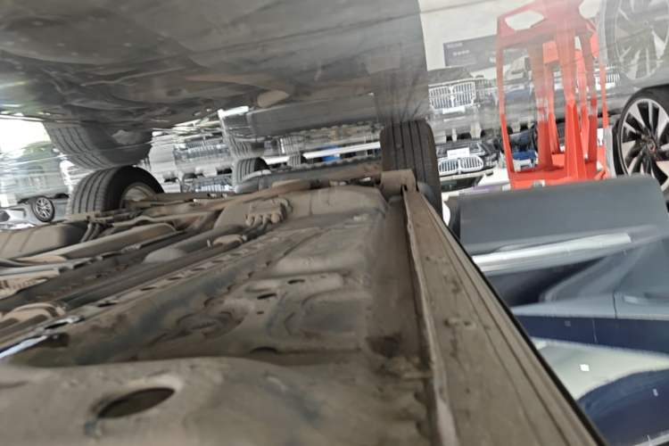 Used Buick Envision 2021 Encore Plus 652T Five-Seat Luxury Model Right Side Sill