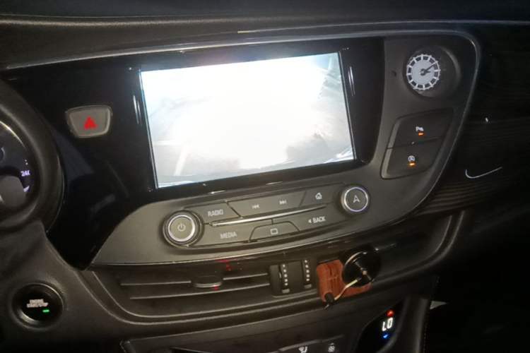 Used Buick Envision 2021 532T Two-Wheel-Drive Leading Version Audio And AC Panel