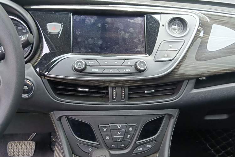 Used Buick Envision 2021 532T Two-Wheel-Drive Leading Version Audio And AC Panel
