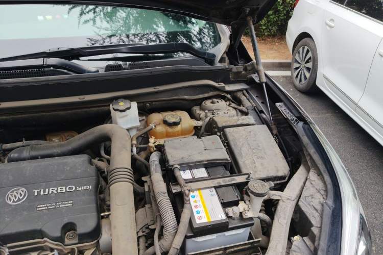 Used Buick Envision 2021 532T Two-Wheel-Drive Luxury Version Engine Bay Left