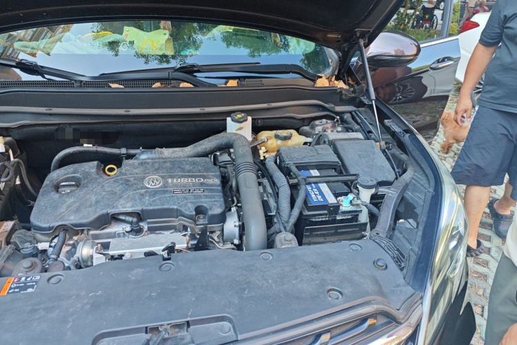Used Buick Envision 2021 532T Two-Wheel-Drive Elite Version Engine Bay Left