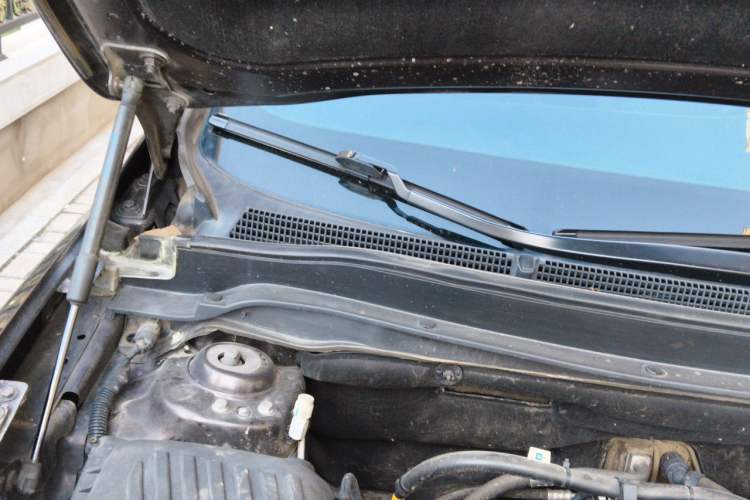 Used Buick Envision 2021 532T Two-Wheel-Drive Elite Version Engine Bay Right