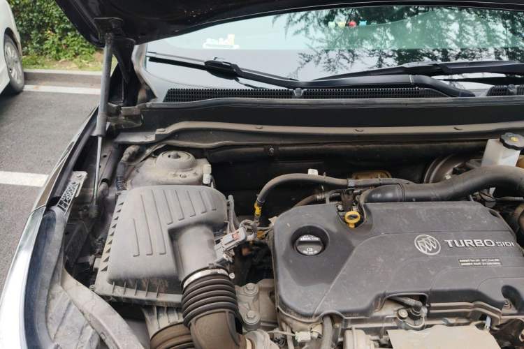 Used Buick Envision 2021 532T Two-Wheel-Drive Luxury Version Engine Bay Right